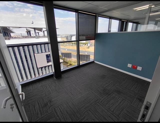 1,568M² OFFICE TO LET IN VORNA VALLEY